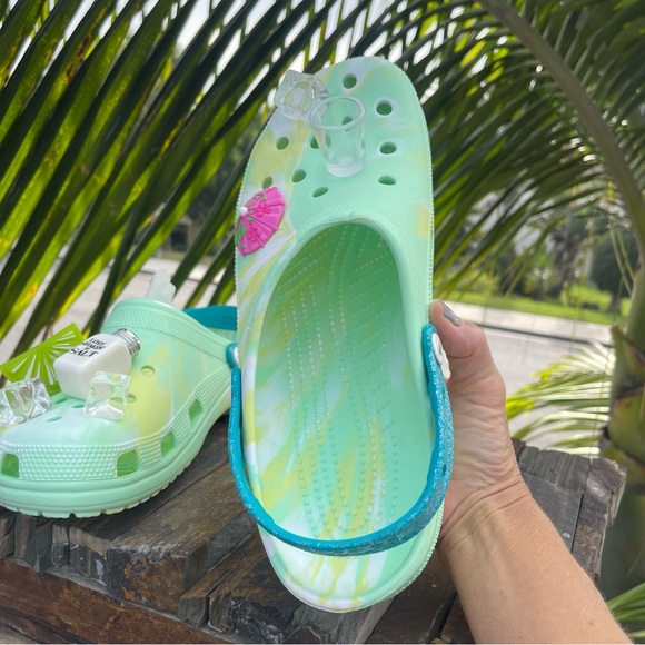 Crocs Unisex-Adult Classic Margaritaville Clog - Picture 9 of 15